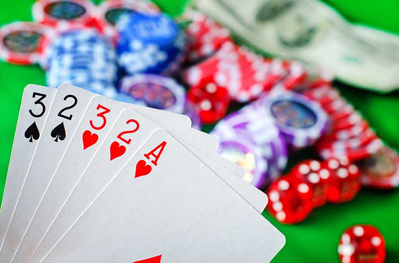 game bài poker đổi thưởng uy tín